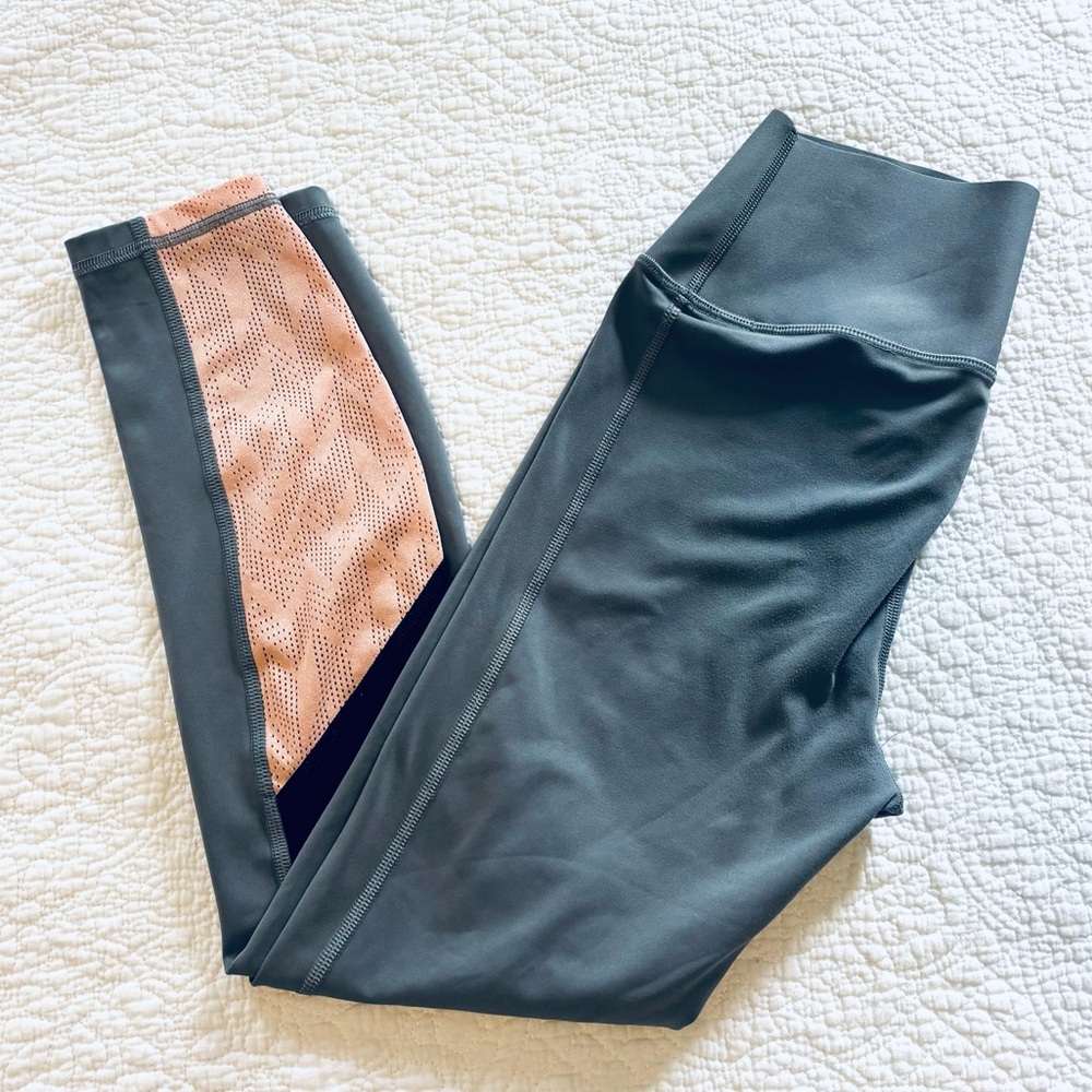 ❗️GAP Fit Sculpt Compression Grey & Pink Leggings MSRP $78!